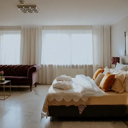 Greys Polonia Hostal *