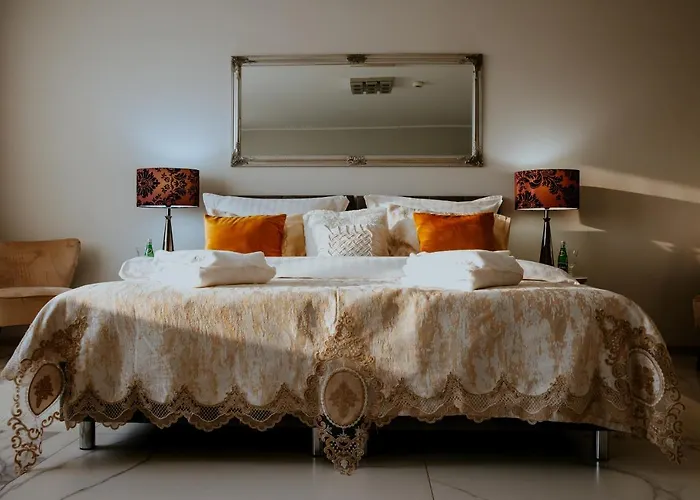 بيت شباب Greys Polonia *