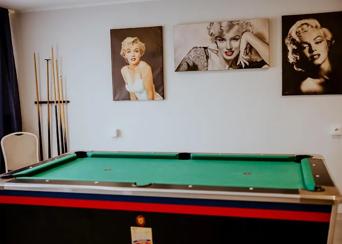 بيت شباب Greys Polonia *